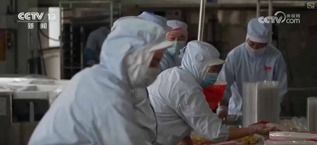 消費市場開啟“年味模式” 傳統美食改良煥新