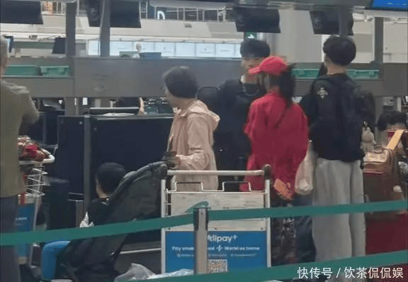 原創張柏芝機場淚送兒子留學，二兒子成全場焦點！