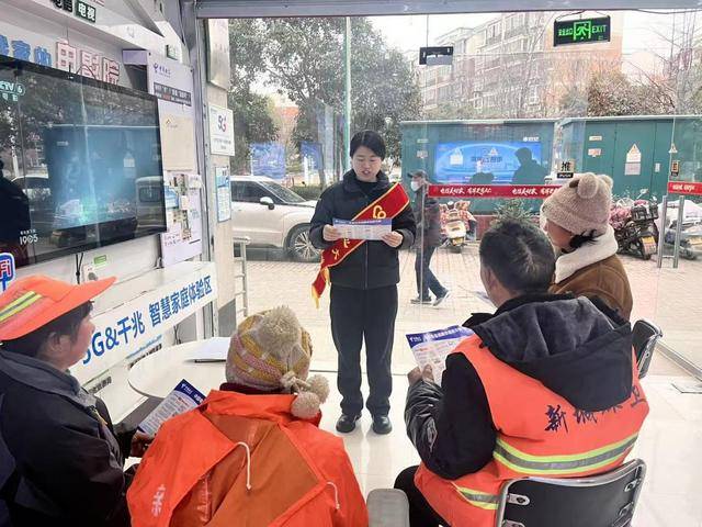 愛心翼站暖“橙”心 平頂山電信公正路自營廳致敬城市美容師