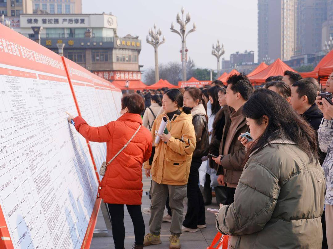 四川合江舉行專場招聘會 4800餘個崗位吸引超5000人“趕集”