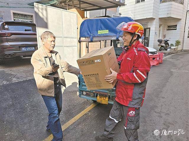 集美區京東快遞高浦站快遞員張木發：配送服務不掉線 讓牽掛與祝福準時送達
