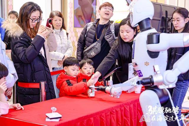 海淀科技廟會上的“全家福”！從一顆晶片到一個機器人的協同進化