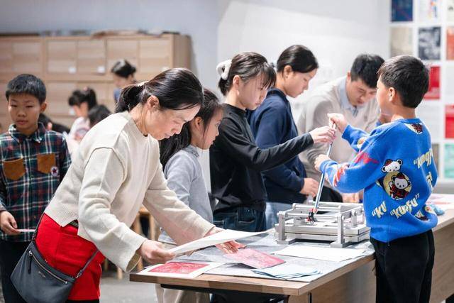 藝術共融，美育無聲！新春期間，深圳美術館的公共教育活動受熱捧