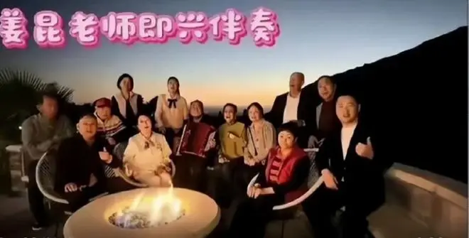 原創移民美國、聖誕節唱紅歌？75歲頻繁赴美的姜昆，私生活謠言太離譜