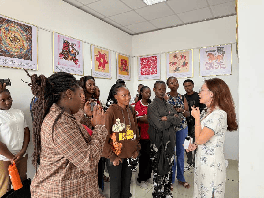 肯亞肯雅塔大學孔子學院舉辦“馬年生肖設計展”