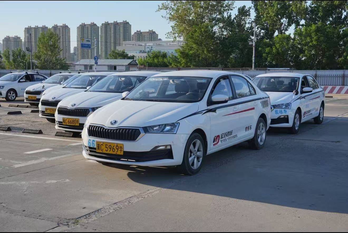 想找自有考場專業駕校怎麼辦選秦皇島宏達駕校