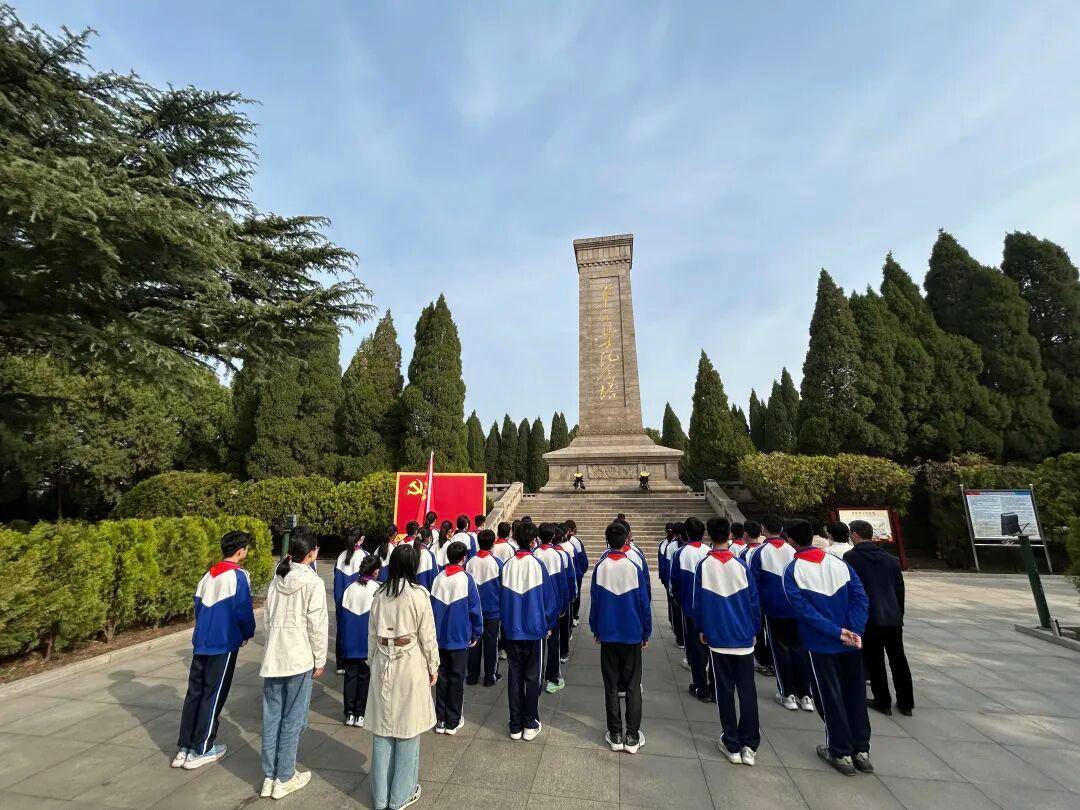 濟南市萊蕪第一中學初中部（魯礦中學）：清明祭英烈 薪火永相傳