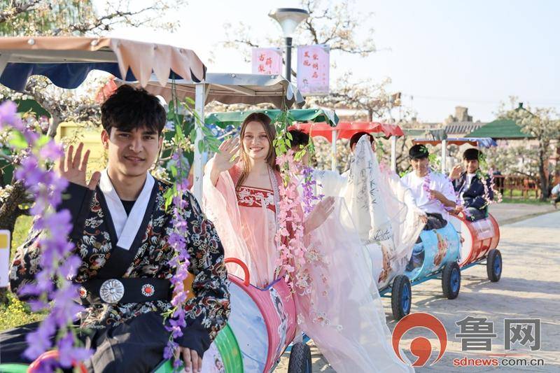 山東滕州：外國留學生體驗“漢服尋春”文化活動