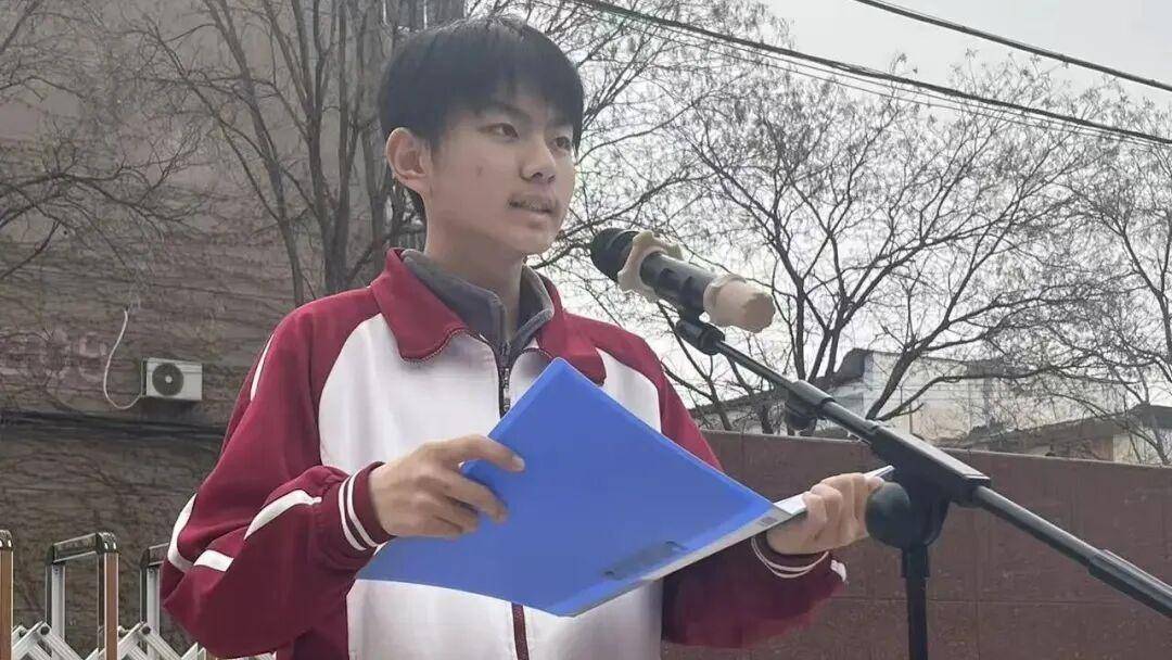 清明祭英烈 薪火永相傳——濟南市萊蕪第一中學初中部（魯礦中學）舉行清明主題升旗儀式